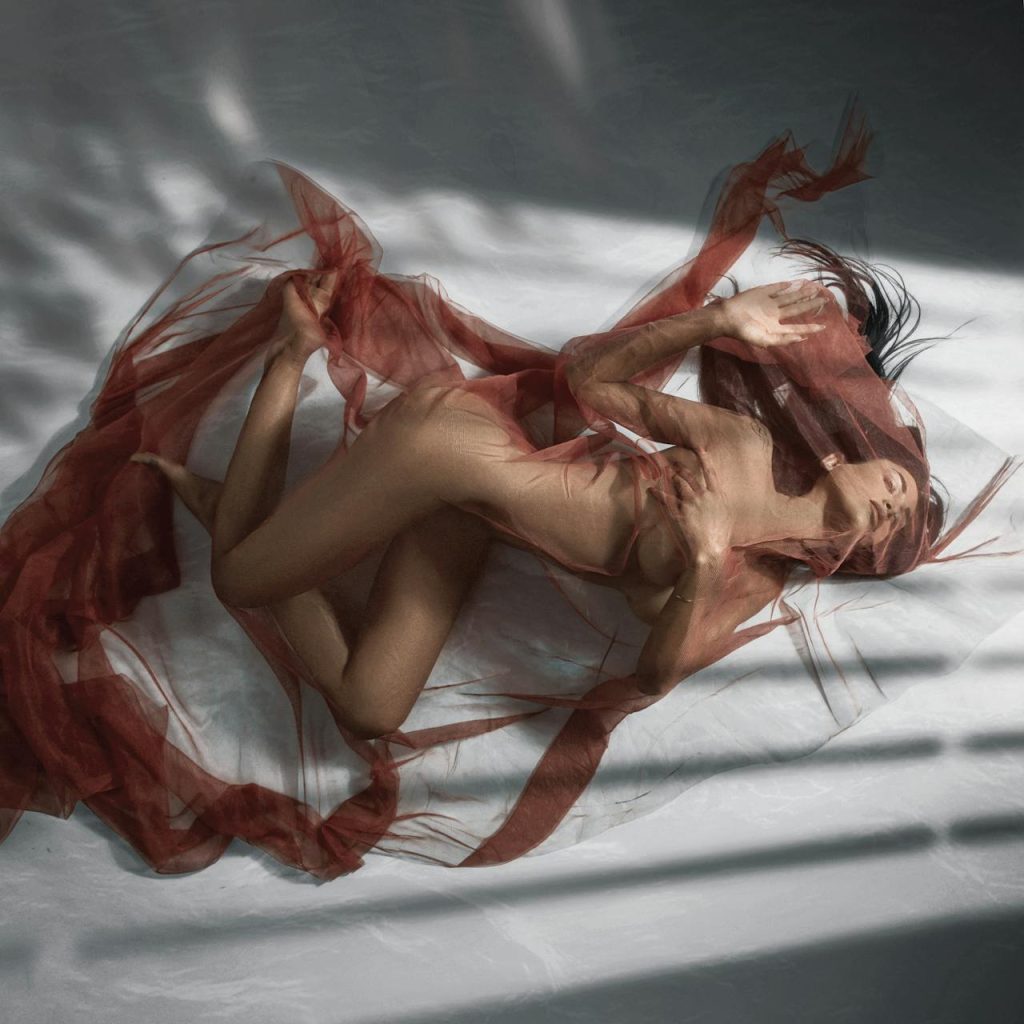 Nude Photography Backgrounds and Clean Environments